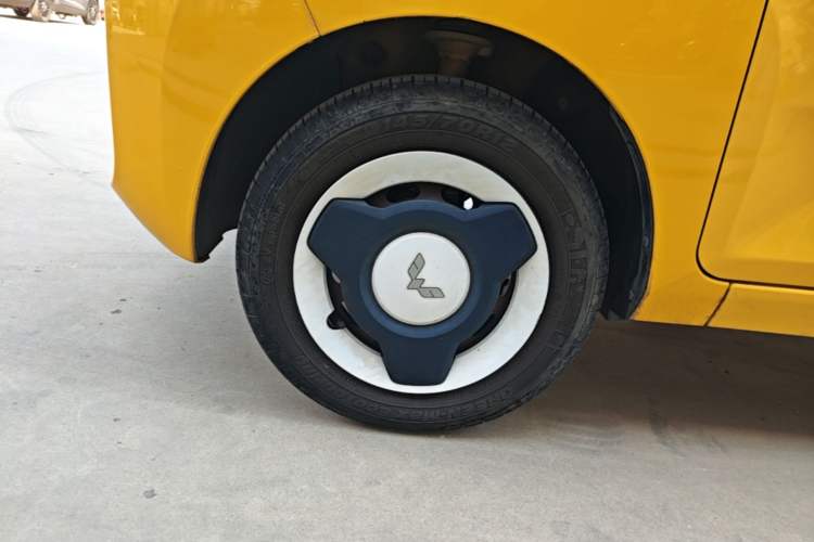 Used Wuling Hongguang MINIEV 2022 Macaron Fashion Edition Lithium-Nickel-Cobalt-Alpha-oxide Left Front Wheel Hub
