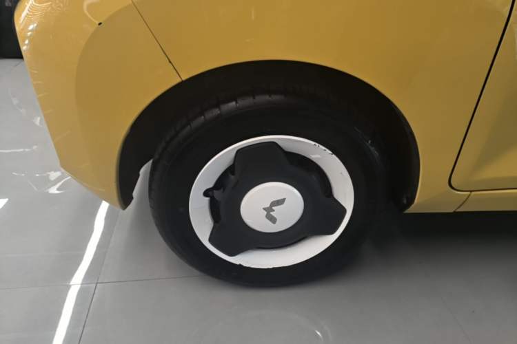 Used Wuling Hongguang MINIEV 2022 Zizai Version Lithium Iron Phosphate Left Front Wheel Hub