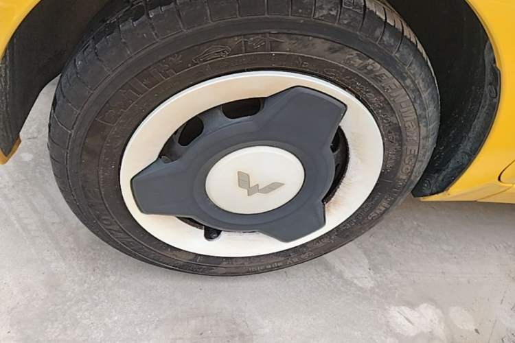 Used Wuling Hongguang MINIEV 2022 Macaron Premium Model – Lithium Iron Phosphate Left Front Wheel Hub