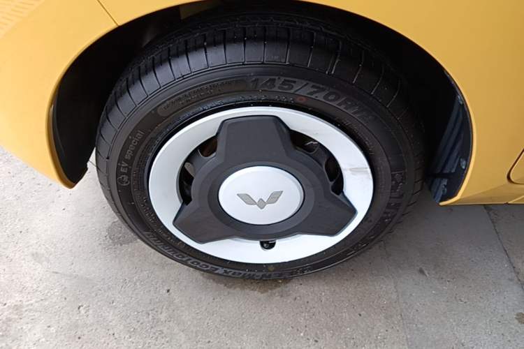 Used Wuling Hongguang MINIEV 2022 Macaron Premium Model – Lithium Iron Phosphate Left Front Wheel Hub
