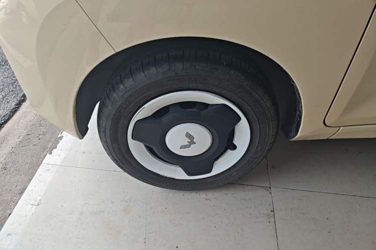 Used Wuling Hongguang MINIEV 2022 Zizai Version Lithium Iron Phosphate Left Front Wheel Hub