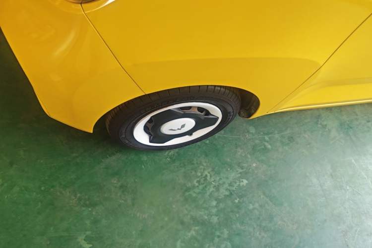 Used Wuling Hongguang MINIEV 2022 Macaron Premium Model – Lithium Iron Phosphate Left Front Wheel Hub