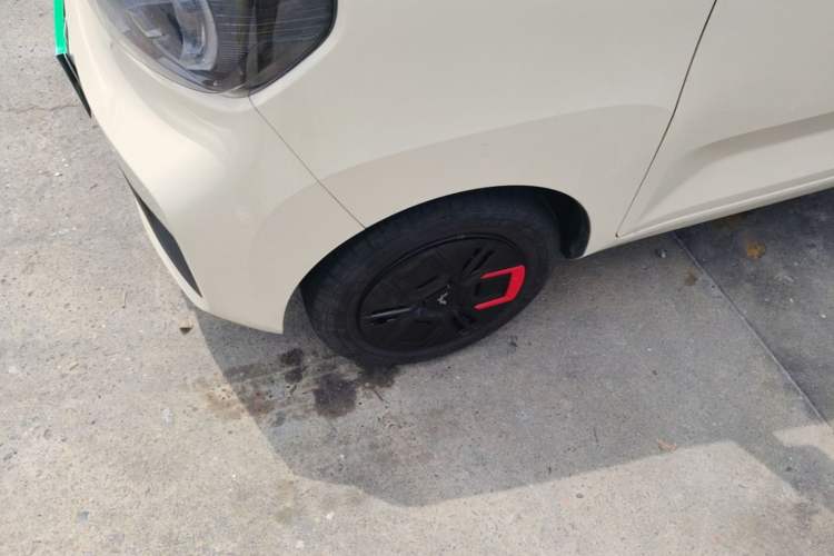 Used Wuling Hongguang MINIEV 2022 Macaron Premium Model – Lithium Iron Phosphate Left Front Wheel Hub