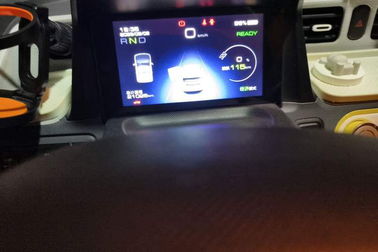 Used Wuling Hongguang MINIEV 2022 Macaron Fashion Model Lithium Iron Phosphate Odometer Close Up
