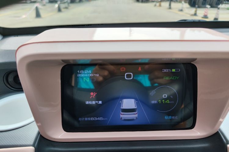 Used Wuling Hongguang MINIEV 2022 GAMEBOY 300km Enthusiast Model with Lithium Iron Phosphate Odometer Close Up