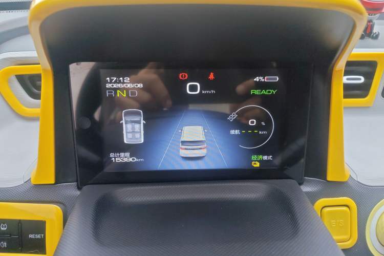Used Wuling Hongguang MINIEV 2022 Macaron Premium Model – Lithium Iron Phosphate Odometer Close Up