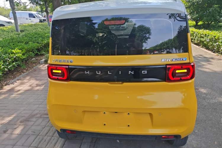 Used Wuling Hongguang MINIEV 2022 Macaron Fashion Model Lithium Iron Phosphate Rear