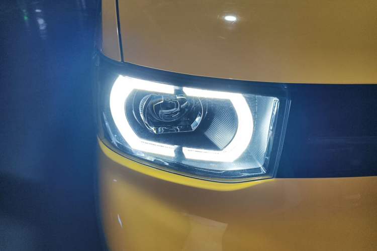 Used Wuling Hongguang MINIEV 2022 Macaron Fashion Model Lithium Iron Phosphate Right Front Headlight