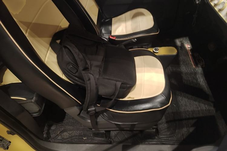 Used Wuling Hongguang MINIEV 2022 Macaron Premium Model – Lithium Ternary Battery Right Front Seat