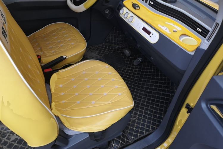 Used Wuling Hongguang MINIEV 2022 Macaron Premium Model – Lithium Ternary Battery Right Front Seat