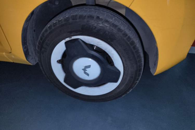 Used Wuling Hongguang MINIEV 2022 Macaron Fashion Model Lithium Iron Phosphate Right Front Wheel Hub