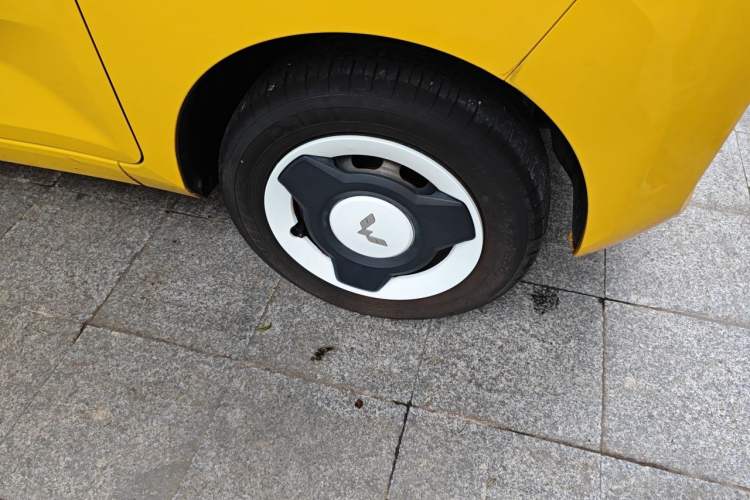Used Wuling Hongguang MINIEV 2022 Macaron Fashion Edition Lithium-Nickel-Cobalt-Alpha-oxide Right Front Wheel Hub