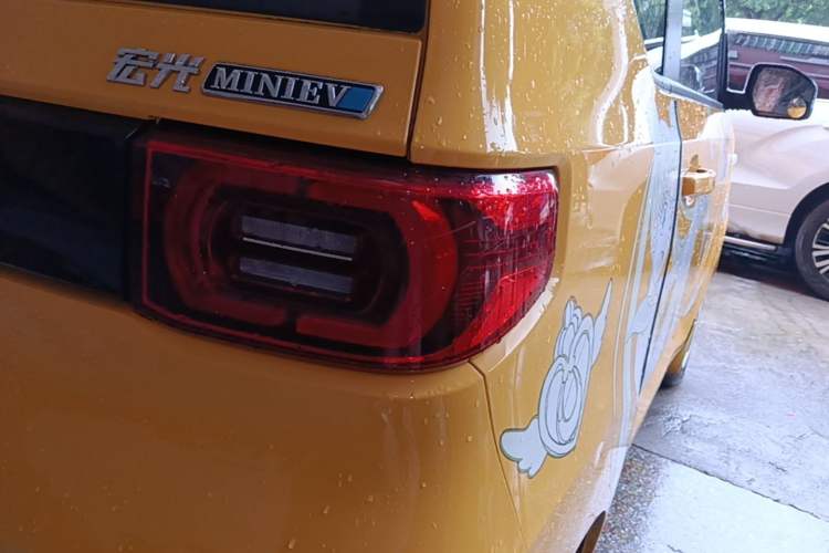 Used Wuling Hongguang MINIEV 2022 Macaron Premium Model – Lithium Iron Phosphate Right Rear Taillight