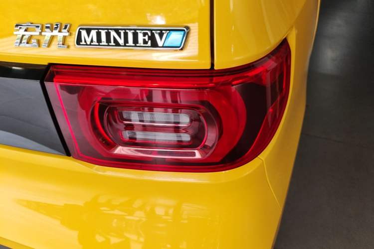 Used Wuling Hongguang MINIEV 2022 Macaron Fashion Model Lithium Iron Phosphate Right Rear Taillight