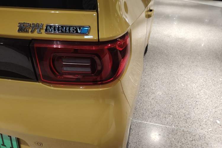 Used Wuling Hongguang MINIEV 2022 Macaron Premium Model – Lithium Ternary Battery Right Rear Taillight