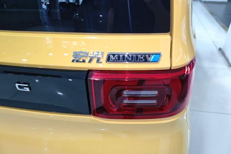 Used Wuling Hongguang MINIEV 2022 Macaron Fashion Model Lithium Iron Phosphate Right Rear Taillight