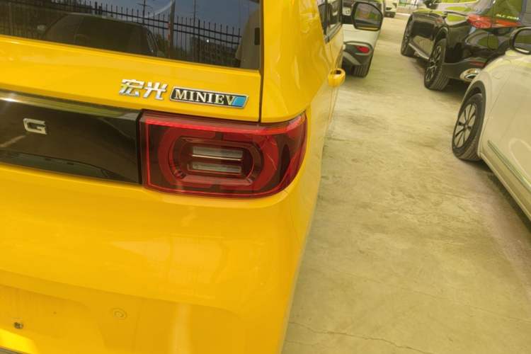 Used Wuling Hongguang MINIEV 2022 Macaron Premium Model – Lithium Iron Phosphate Right Rear Taillight
