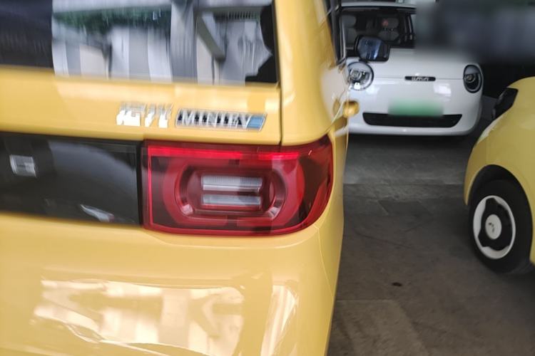 Used Wuling Hongguang MINIEV 2022 Macaron Premium Model – Lithium Iron Phosphate Right Rear Taillight
