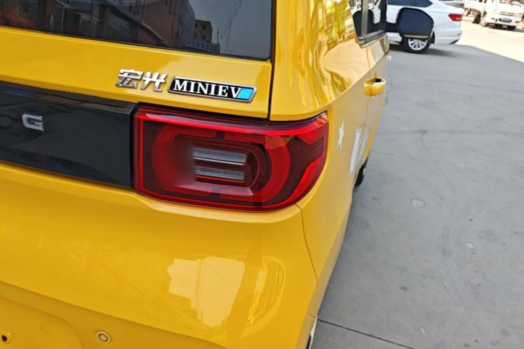 Used Wuling Hongguang MINIEV 2022 Macaron Fashion Edition Lithium-Nickel-Cobalt-Alpha-oxide Right Rear Taillight