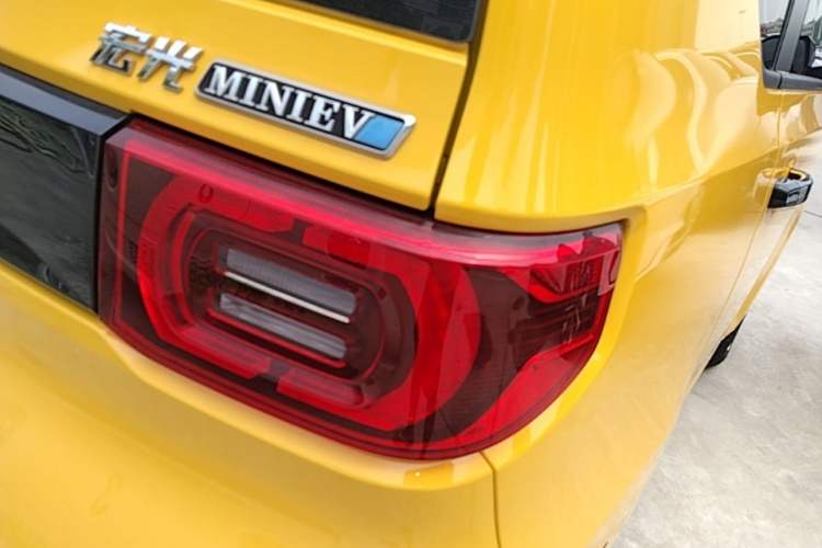 Used Wuling Hongguang MINIEV 2022 Macaron Premium Model – Lithium Iron Phosphate Right Rear Taillight