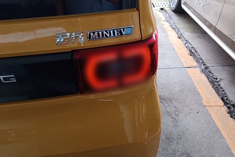 Used Wuling Hongguang MINIEV 2022 Macaron Premium Model – Lithium Iron Phosphate Right Rear Taillight