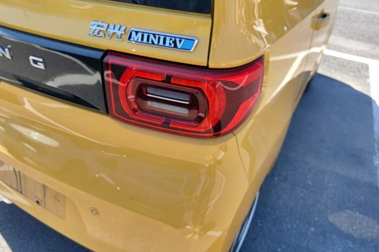 Used Wuling Hongguang MINIEV 2022 Macaron Fashion Model Lithium Iron Phosphate Right Rear Taillight