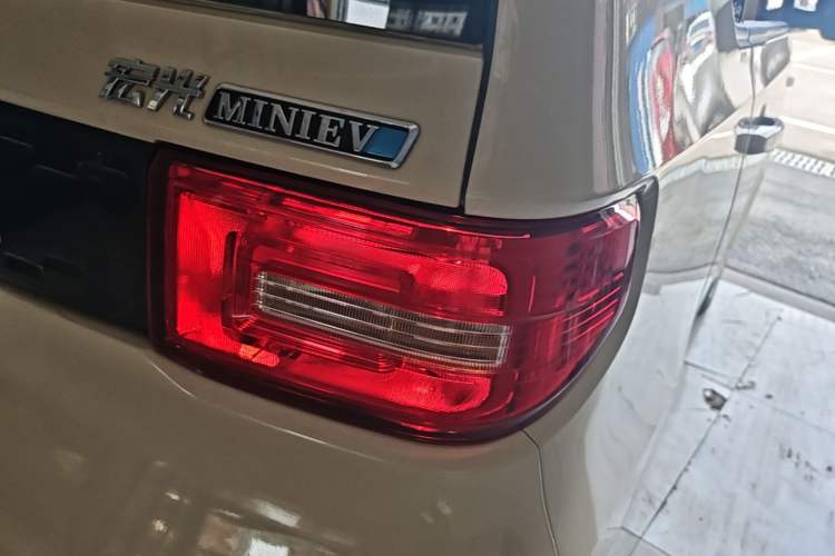 Used Wuling Hongguang MINIEV 2022 Zizai Version Lithium Iron Phosphate Right Rear Taillight