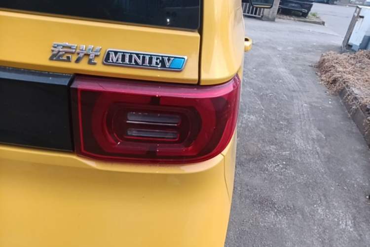 Used Wuling Hongguang MINIEV 2022 Macaron Premium Model – Lithium Iron Phosphate Right Rear Taillight