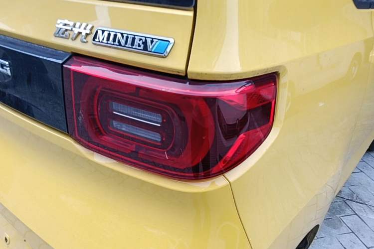 Used Wuling Hongguang MINIEV 2022 Macaron Premium Model – Lithium Iron Phosphate Right Rear Taillight