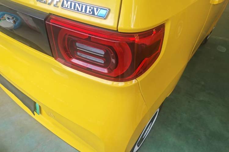 Used Wuling Hongguang MINIEV 2022 Macaron Premium Model – Lithium Iron Phosphate Right Rear Taillight