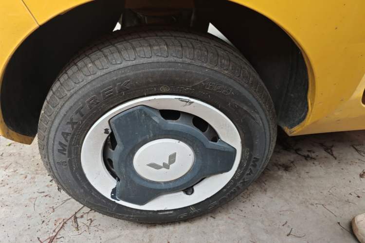 Used Wuling Hongguang MINIEV 2022 Macaron Fashion Model Lithium Iron Phosphate Right Rear Wheel Hub