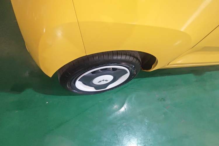 Used Wuling Hongguang MINIEV 2022 Macaron Premium Model – Lithium Ternary Battery Right Rear Wheel Hub