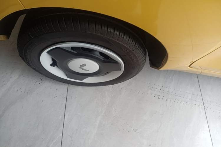 Used Wuling Hongguang MINIEV 2022 Macaron Premium Model – Lithium Iron Phosphate Right Rear Wheel Hub
