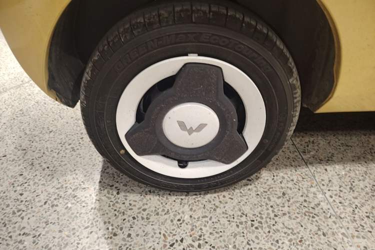 Used Wuling Hongguang MINIEV 2022 Macaron Premium Model – Lithium Ternary Battery Right Rear Wheel Hub