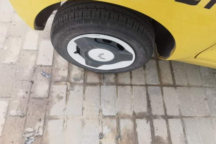 Used Wuling Hongguang MINIEV 2022 Macaron Fashion Edition Lithium-Nickel-Cobalt-Alpha-oxide Right Rear Wheel Hub
