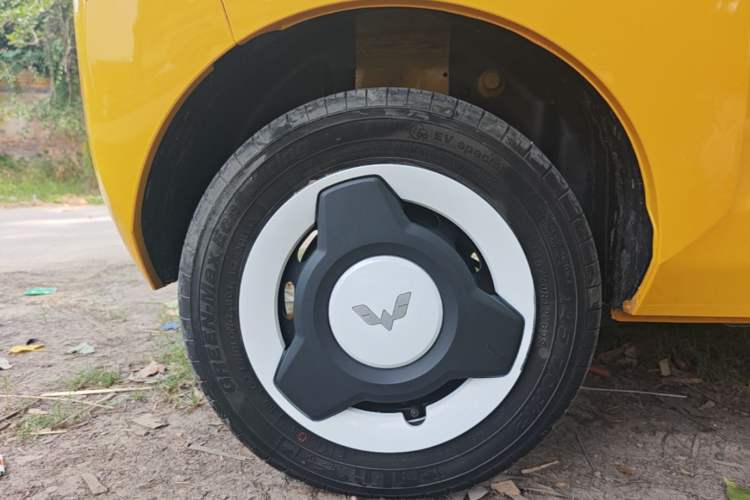 Used Wuling Hongguang MINIEV 2022 Macaron Fashion Model Lithium Iron Phosphate Right Rear Wheel Hub