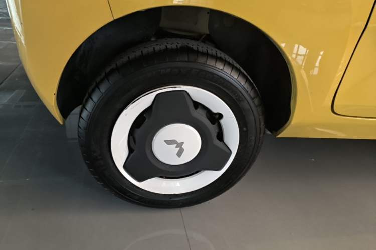Used Wuling Hongguang MINIEV 2022 Zizai Version Lithium Iron Phosphate Right Rear Wheel Hub