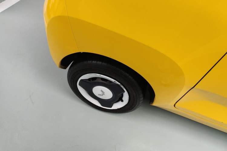 Used Wuling Hongguang MINIEV 2022 Macaron Premium Model – Lithium Iron Phosphate Right Rear Wheel Hub