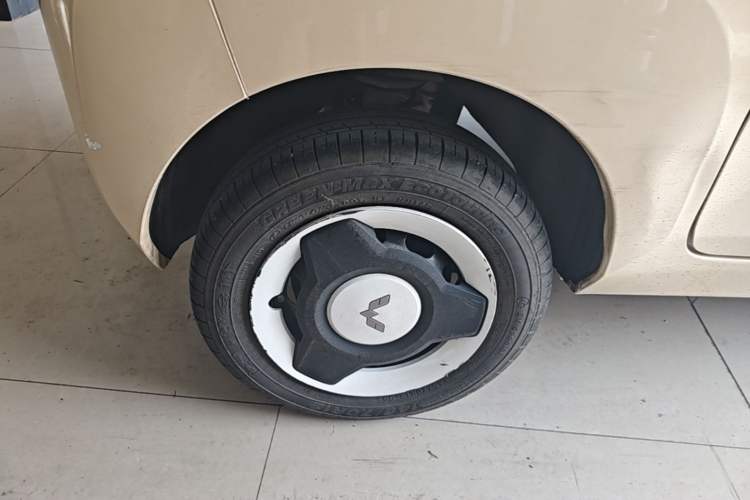 Used Wuling Hongguang MINIEV 2022 Zizai Version Lithium Iron Phosphate Right Rear Wheel Hub