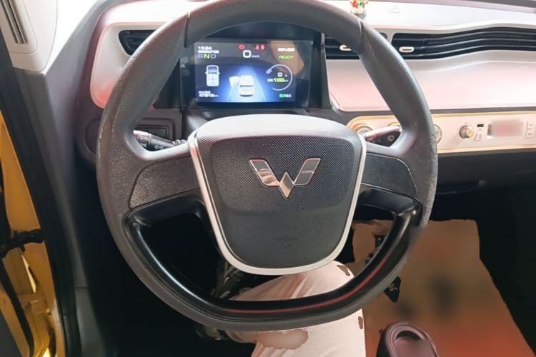 Used Wuling Hongguang MINIEV 2022 Macaron Premium Model – Lithium Iron Phosphate Steering Wheel