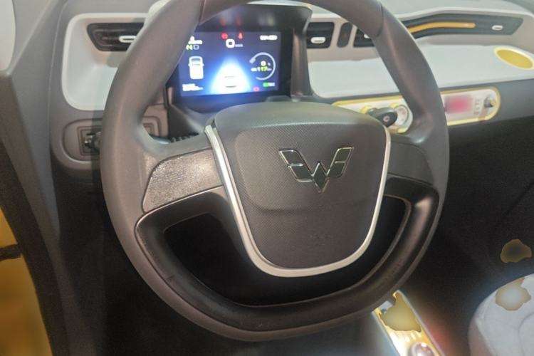 Used Wuling Hongguang MINIEV 2022 Macaron Premium Model – Lithium Ternary Battery Steering Wheel