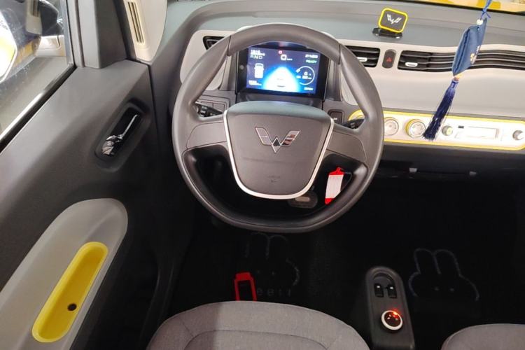 Used Wuling Hongguang MINIEV 2022 Macaron Fashion Model Lithium Iron Phosphate Steering Wheel