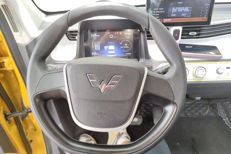 Used Wuling Hongguang MINIEV 2022 Macaron Premium Model – Lithium Ternary Battery Steering Wheel