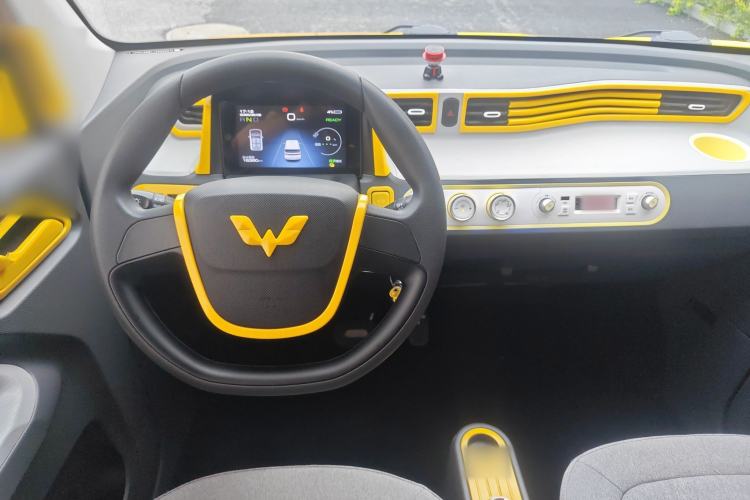Used Wuling Hongguang MINIEV 2022 Macaron Premium Model – Lithium Iron Phosphate Steering Wheel