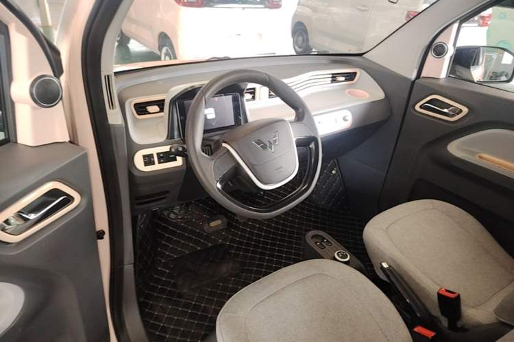 Used Wuling Hongguang MINIEV 2022 Macaron Premium Model – Lithium Iron Phosphate Steering Wheel