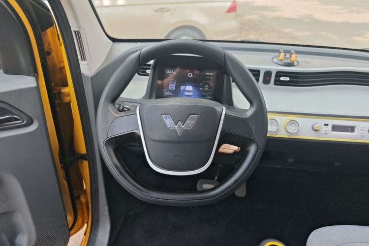 Used Wuling Hongguang MINIEV 2022 Macaron Fashion Model Lithium Iron Phosphate Steering Wheel