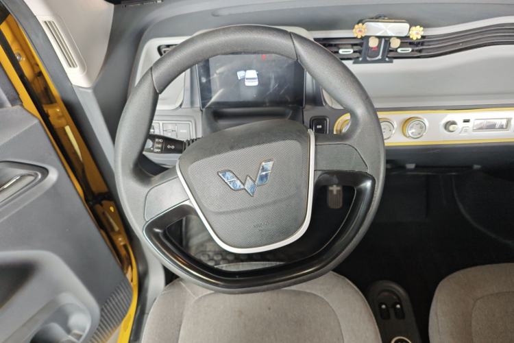 Used Wuling Hongguang MINIEV 2022 Macaron Premium Model – Lithium Iron Phosphate Steering Wheel