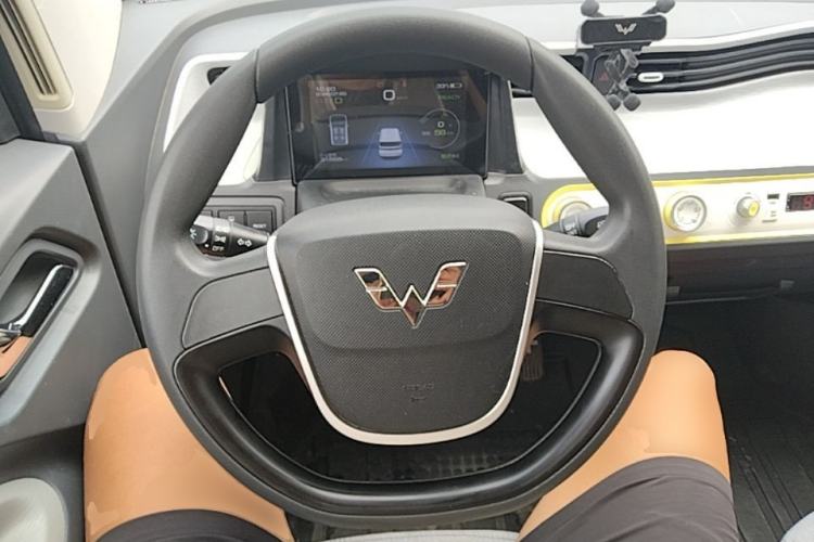 Used Wuling Hongguang MINIEV 2022 Macaron Premium Model – Lithium Iron Phosphate Steering Wheel