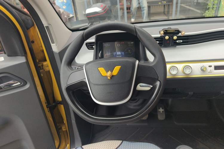 Used Wuling Hongguang MINIEV 2022 Macaron Premium Model – Lithium Ternary Battery Steering Wheel