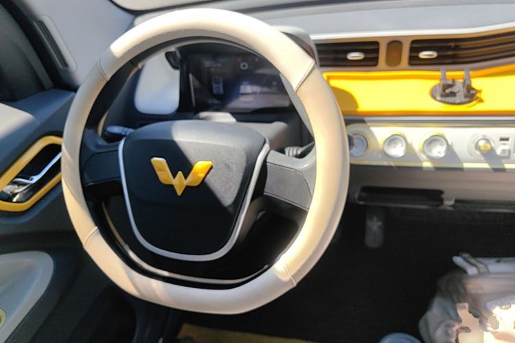 Used Wuling Hongguang MINIEV 2022 Macaron Fashion Model Lithium Iron Phosphate Steering Wheel